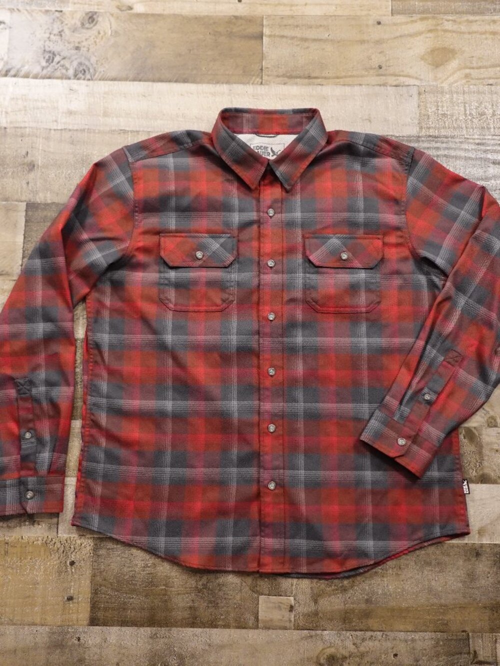 Eddie Bauer Performance Flannel Shirt Men’s XL Red Gray Plaid Stretch Hiking Out